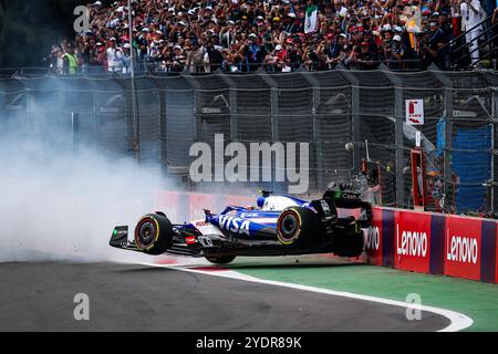 Mexico, Mexique. 27 octobre 2024. 22 TSUNODA Yuki (JAP), Visa Cash App RB F1 Team VCARB 01, action crash, accident, lors du Gran Premio de la Ciudad de Mexico 2024, 20e manche du Championnat du monde de formule 1 2024 du 25 au 27 octobre 2024 sur l'Autodromo Hermanos Rodriguez, à Mexico, Mexique - photo Florent Gooden/DPPI crédit : DPPI Media/Alamy Live News Banque D'Images