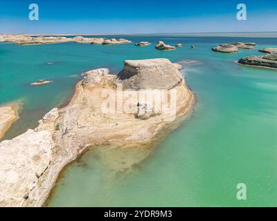 Vue aérienne du parc géologique de Yadan, situé dans le bassin de Qaidam, ou grand chai dan, province de Qinghai, Chine. Il comprend le landfor Yadan Banque D'Images