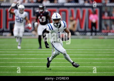 27 octobre 2024, Houston, Texas, U. S : Josh Downs (1), receveur des Colts d'Indianapolis, porte le ballon après un touchdown au cours du premier quart-temps entre les Texans de Houston et les Colts d'Indianapolis au NRG Stadium de Houston, TX, le 27 octobre 2024. (Crédit image : © Erik Williams/ZUMA Press Wire) USAGE ÉDITORIAL SEULEMENT! Non destiné à UN USAGE commercial ! Banque D'Images