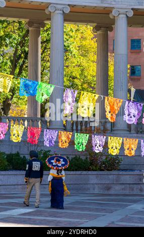 Denver, Colorado - 26 octobre 2024 : célébration du jour des morts au Civic Center Park Banque D'Images