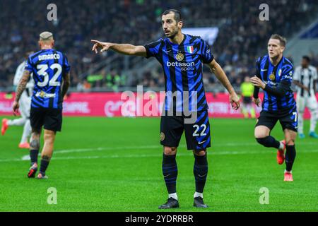 Milan, Italie. 27 octobre 2024. Henrikh Mkhitaryan du FC Internazionale fait des gestes lors du match de football de Serie A 2024/25 entre le FC Internazionale et le Juventus FC au stade San Siro. Score final ; Inter 4:4 Juventus (photo de Fabrizio Carabelli/SOPA images/SIPA USA) crédit : SIPA USA/Alamy Live News Banque D'Images