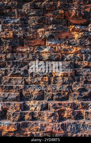 Texture de l'ancien mur de briques antiques d'un temple antique en Asie en gros plan Banque D'Images