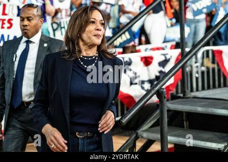 Philadelphie, États-Unis. 27 octobre 2024. Le vice-président Kamala Harris lors d'un rassemblement de campagne au centre Alan Horwitz 'Sixth Man' à Philadelphie. Crédit : SOPA images Limited/Alamy Live News Banque D'Images