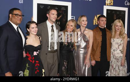 Hollywood, États-Unis. 27 octobre 2024. Cedric Yarbrough, Zoey Deutch, Nicholas Hoult, Toni Collette, Leslie Bibb, Gabriel Basso, Francesca Eastwood arrive à la première mondiale AFI Fest du JURÉ #2 tenue au TCL Chinese Theater à Hollywood, CA le dimanche 27 octobre 2024. (Photo de Juan Pablo Rico/Sipa USA) crédit : Sipa USA/Alamy Live News Banque D'Images