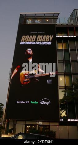 Los Angeles, Californie, USA 24 octobre 2024 Bruce Springsteen Road Diary Billboard on Sunset Blvd le 24 octobre 2024 à Los Angeles, Californie, USA. Photo de Barry King/Alamy Stock photo Banque D'Images