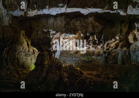 Les grottes de Stiffe sont un complexe karstique situé dans le parc naturel régional de Sirente-Velino. San Demetrio nei Vestini, province de L'Aquila, Abruzzes, Banque D'Images