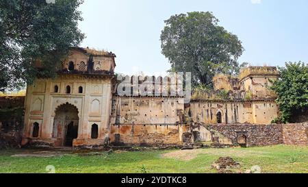 Palais en ruine dans le fort de Madiyado, une ancienne structure située à Damoh, Madhya Pradesh, Inde. Banque D'Images