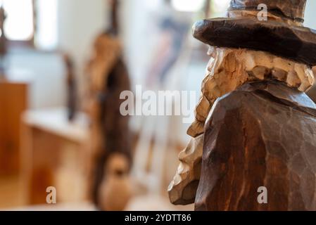 Wlodawa, Pologne, 21 septembre 2024 figurines de juifs orthodoxes polonais d'avant-guerre exposées à la synagogue Banque D'Images