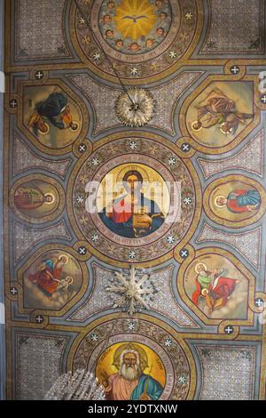 Fresque orthodoxe détaillée sur un plafond d'église avec des icônes religieuses et des éléments symboliques, église Panaghia, Nauplie, Nauplie, Nauplie, Nauplie, Argolis, Pélopon Banque D'Images