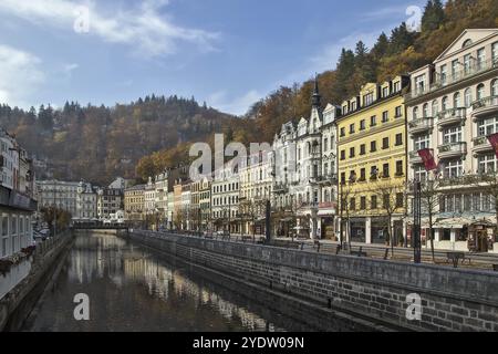 Remblai de la rivière Tepla à Karlovy Vary Banque D'Images