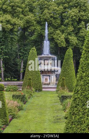 Fontaines romaines dans le parc inférieur à Peterhof, Russie, Europe Banque D'Images