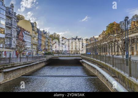 Rive de la rivière Tepla à Karlovy Vary, République tchèque Banque D'Images