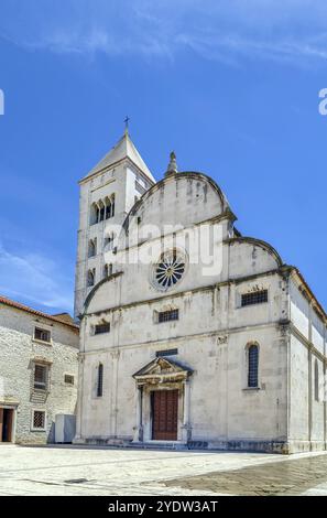 Église de Marie est un monastère bénédictin situé à Zadar, Croatie. Il a été fondé en 1066 sur le côté est de l'ancien forum romain Banque D'Images