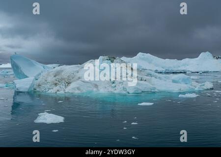 Icebergs flottants, Ilulissat Icefjord, site du patrimoine mondial de l'UNESCO, Groenland occidental, Danemark, régions polaires Banque D'Images