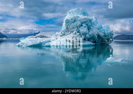 Iceberg spectaculaire dans le fjord glacé de Nuuk, l'ouest du Groenland, le Danemark, les régions polaires Banque D'Images