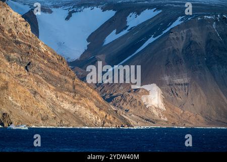 Lever de soleil sur l'île Coburg, Nunavut, Arctique canadien, Canada, Amérique du Nord Banque D'Images