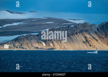 Lever de soleil sur l'île Coburg, Nunavut, Arctique canadien, Canada, Amérique du Nord Banque D'Images