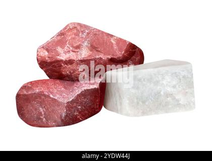 Pierres de lune pierres précieuses rouges et blanches isolées sur fond blanc Banque D'Images