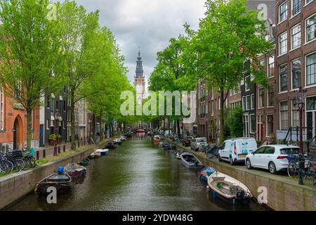 Canal Groenburgwal avec Tour Zuiderkerk en arrière-plan, Amsterdam, pays-Bas, Europe Banque D'Images