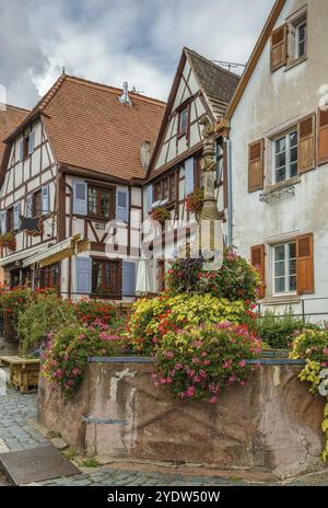 Fontaine om place du marché à Dambach la ville, Alsace, France, Europe Banque D'Images