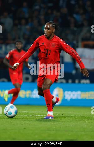 Fußball, 1. Bundesliga : VfL Bochum - FC Bayern Muenchen, 8. Spieltag, Vonovia Ruhrstadion, Mathys tel (FC Bayern Muenchen) in Aktion, Am Ball, / DFB / DFL LA RÉGLEMENTATION INTERDIT TOUTE UTILISATION DE PHOTOGRAPHIES COMME SÉQUENCES D'IMAGES ET/OU QUASI-VIDÉO. Banque D'Images