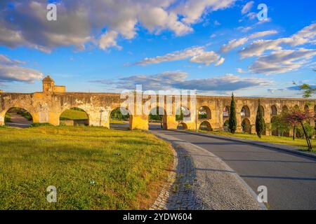 Aqueduc d'Amoreira, Elvas, site du patrimoine mondial de l'UNESCO, Alentejo, Portugal, Europe Banque D'Images