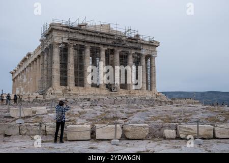 Détail du Parthénon, un ancien temple dédié à la déesse Athéna, situé sur l'Acropole, site du patrimoine mondial de l'UNESCO, Athènes, Grèce, Europe Banque D'Images