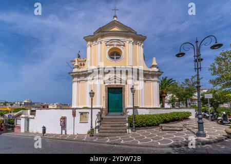 Vue de Santa Maria delle Grazie e delle Anime del Purgatorio à Porto d'Ischia (Port d'Ischia), Île d'Ischia, Campanie, Italie, Europe Banque D'Images