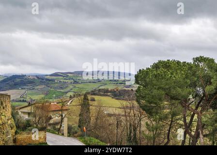 Vue sur les environs de Pienza depuis les remparts, Italie, Europe Banque D'Images