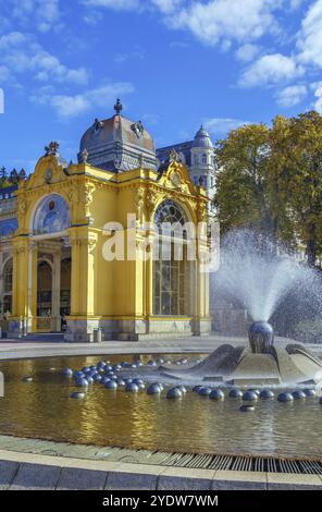 Vue de la Colonnade du spa principal avec fontaine chantante à Marianske Lazne, république tchèque Banque D'Images