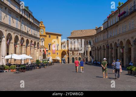 Piazza del Popolo, Fermo, Ascoli Piceno, Marches, Italie, Europe Banque D'Images