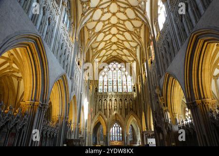 Wells Cathedral, cathédrale anglicane du XIIe siècle dédiée à Andrew l'Apôtre, siège de l'évêque de Bath and Wells, Wells, Somerset, Angleterre Banque D'Images