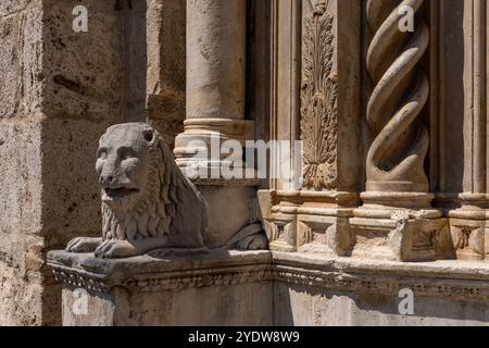 Porte d'entrée, 1332, Cathédrale de Santa Maria Assunta, Teramo, Abruzzes, Italie, Europe Banque D'Images