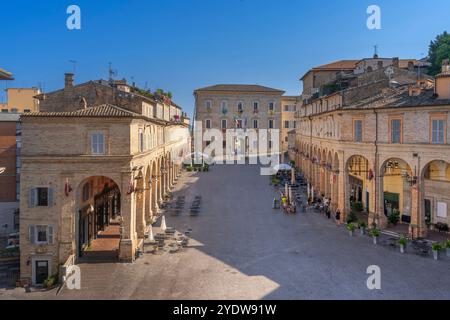 Piazza del Popolo, Fermo, Ascoli Piceno, Marches, Italie, Europe Banque D'Images