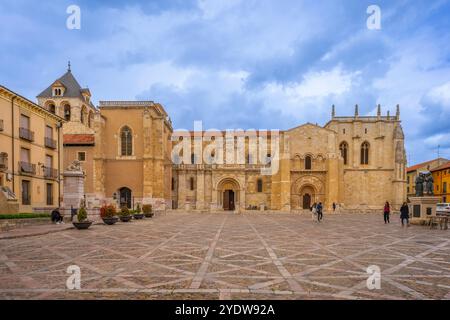 Basilique collégiale de San Isidoro, Léon, Castille-et-Léon, Espagne, Europe Banque D'Images