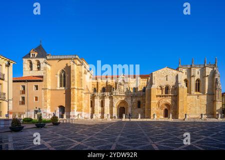 Basilique collégiale de San Isidoro, Léon, Castille-et-Léon, Espagne, Europe Banque D'Images