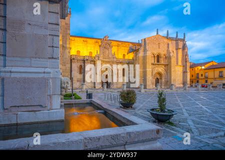 Basilique collégiale de San Isidoro, Léon, Castille-et-Léon, Espagne, Europe Banque D'Images