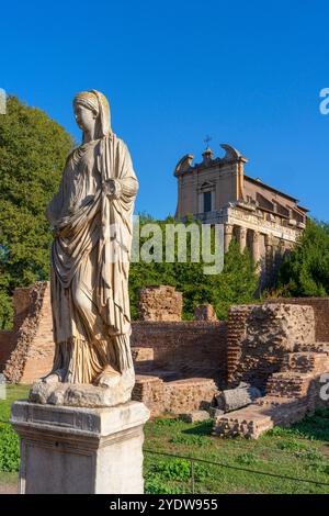 Maison des Vierges vestales dans le Forum romain, forums impériaux, site du patrimoine mondial de l'UNESCO, Rome, Latium, Italie, Europe Banque D'Images