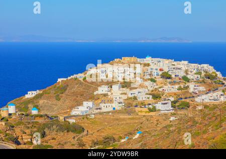 Vue sur le village perché de Kastro, Kastro, l'île de Sifnos, les Cyclades, les îles grecques, Grèce, Europe Banque D'Images