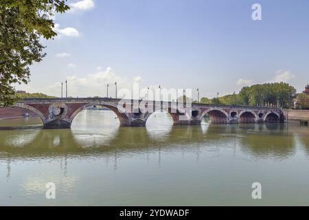 Pont neuf ou Nouveau pont est un pont du XVIe siècle situé à Toulouse, en France, en Europe Banque D'Images