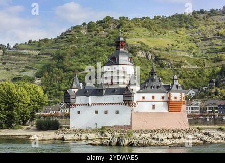 Le château de Pfalzgrafenstein est un château à péage sur l'île de Falkenau, autrement connu sous le nom d'île de Pfalz dans le Rhin près de Kaub, en Allemagne, en Europe Banque D'Images