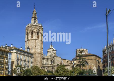 Vue de la cathédrale de Valence ou de la basilique de l'Assomption de notre-Dame de Valence depuis la Plaza de la Reina, Espagne, Europe Banque D'Images