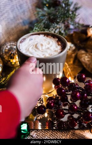 Soirée paisible avec chocolat chaud Banque D'Images