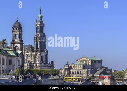 Vue de la cathédrale de Dresde et Semperoper depuis Bruhl Terrace, Dresde, Allemagne, Europe Banque D'Images