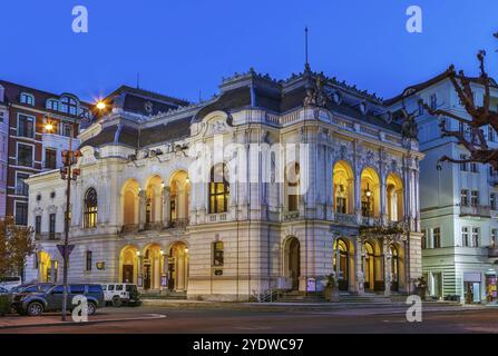 Le théâtre Karlovy Vary a été construit dans les années 1884-1886 dans le style néo-baroque. République tchèque Banque D'Images
