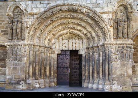 Église de San Miguel dans le centre-ville d'Estella, Espagne. Portail Banque D'Images