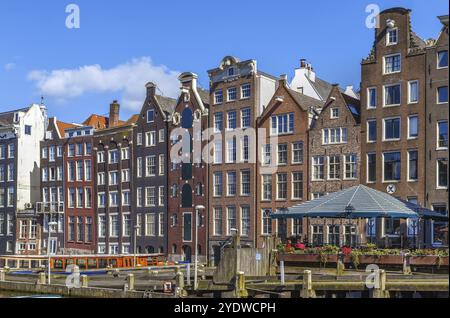 La soi-disant maison de danse sur le canal Damrak à Amsterdam, pays-Bas Banque D'Images