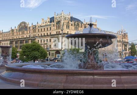 La fontaine en face d'un Théâtre Bolchoï et hôtel Mestropol? Banque D'Images