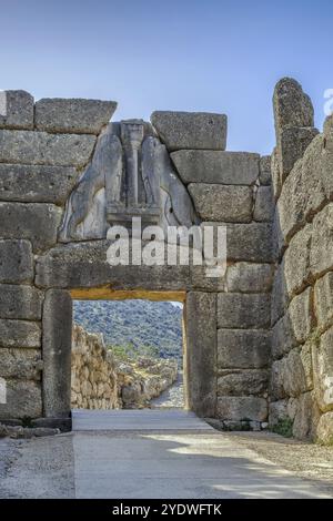 La porte du lion à Mycènes, Grèce. La porte du Lion était l'entrée principale de la citadelle de Mycènes de l'âge du bronze Banque D'Images