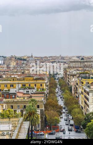 Vue sur Rome depuis la fenêtre du musée du Vatican Banque D'Images